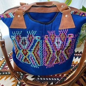 Ixchel Triangle XL bag